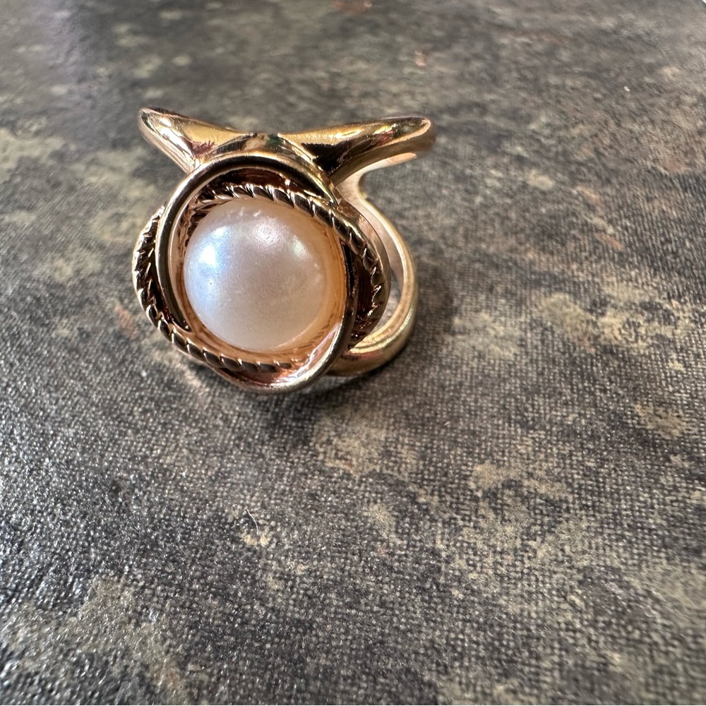Elegant Gold Pearl scarf Ring
